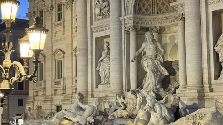 Rome 3 day itinerary - Trevi Fountain in the evening
